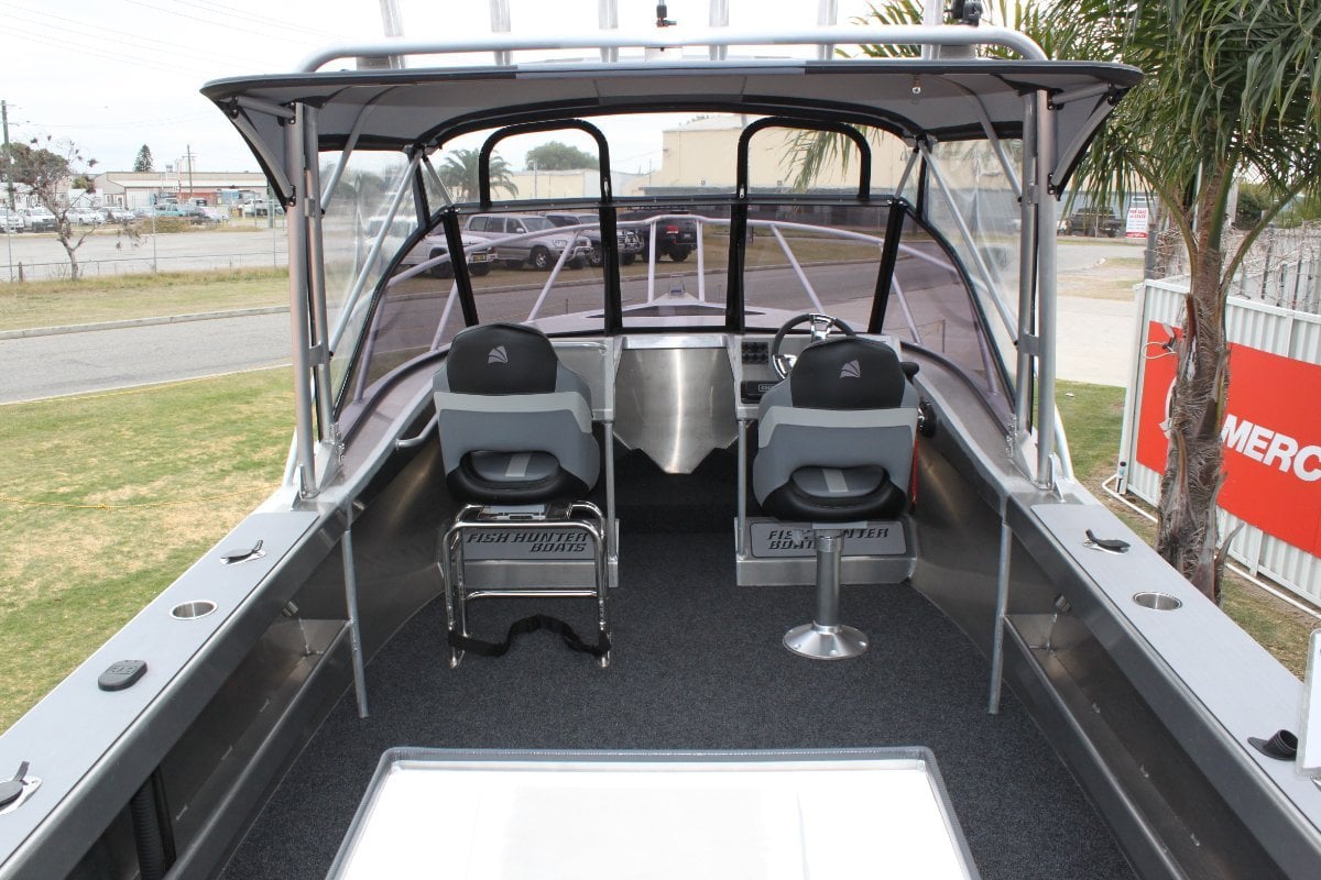 FISH HUNTER 620 ADVENTURER RUNABOUT