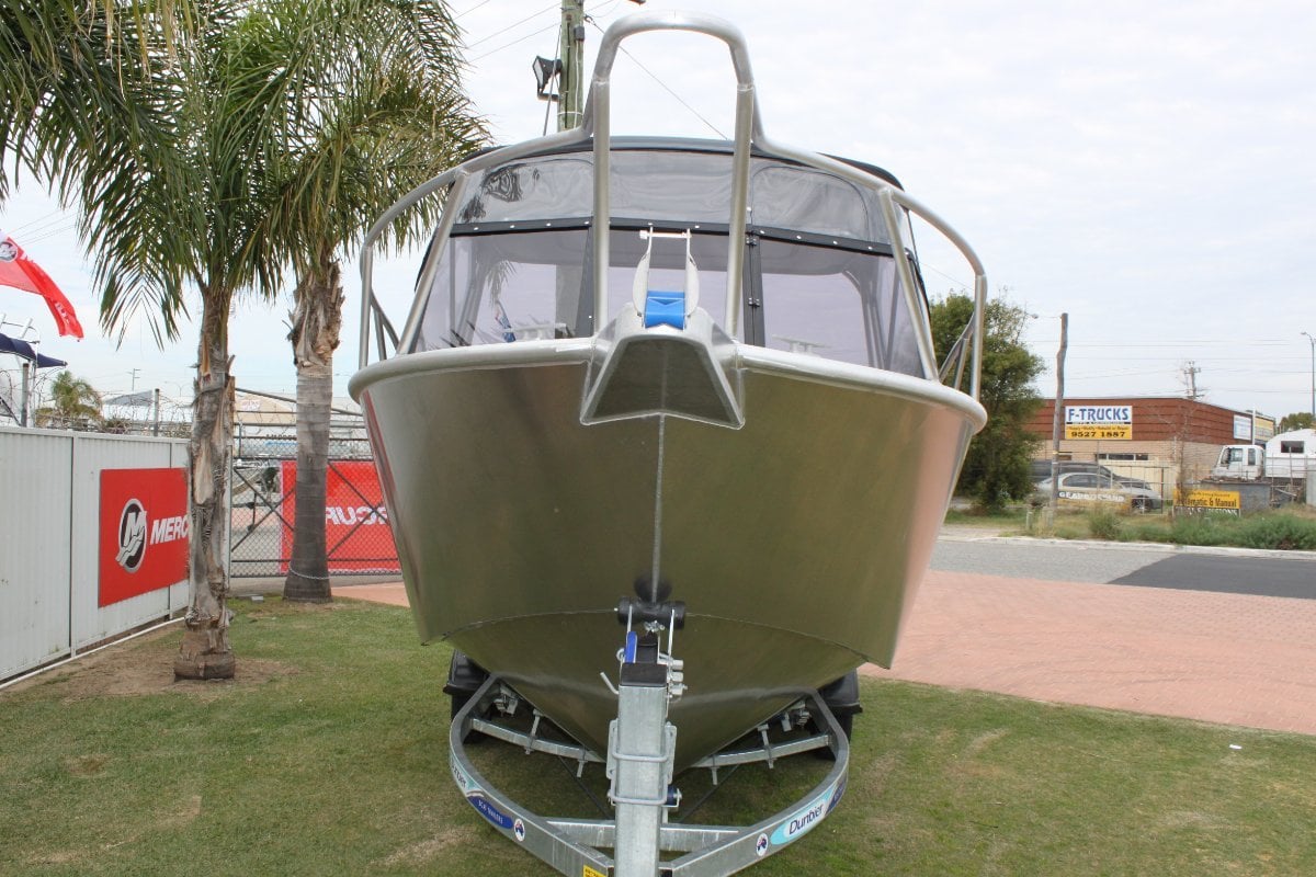 FISH HUNTER 620 ADVENTURER RUNABOUT
