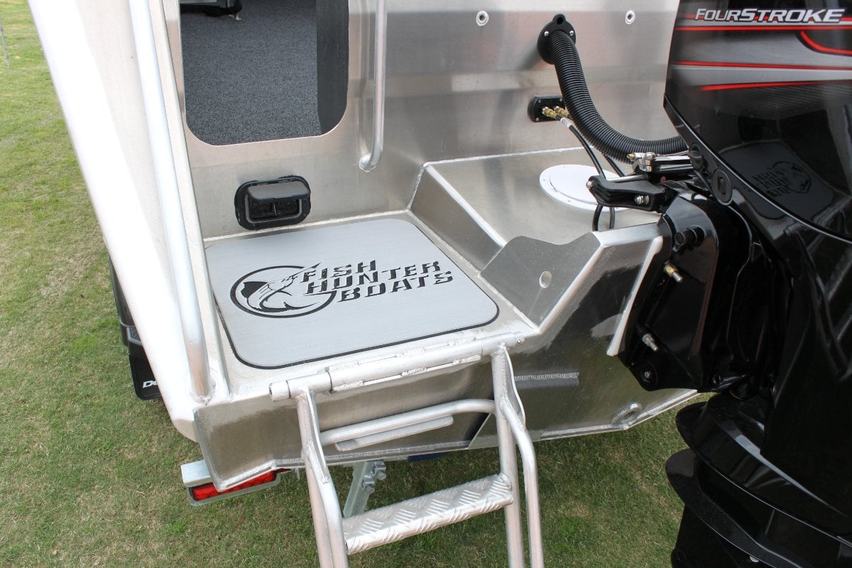 FISH HUNTER 620 ADVENTURER RUNABOUT