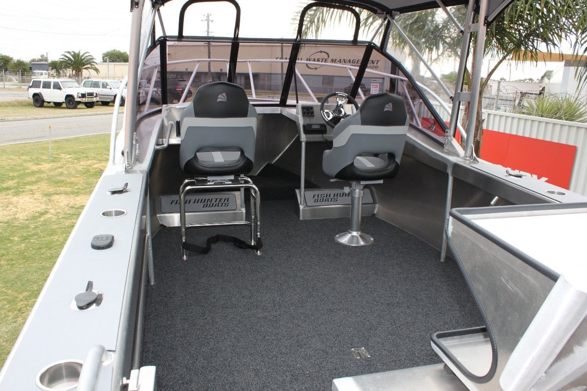 FISH HUNTER 620 ADVENTURER RUNABOUT