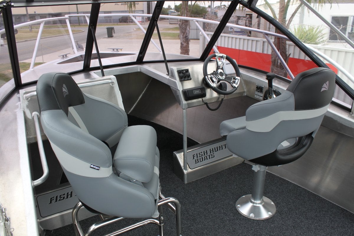 FISH HUNTER 620 ADVENTURER RUNABOUT