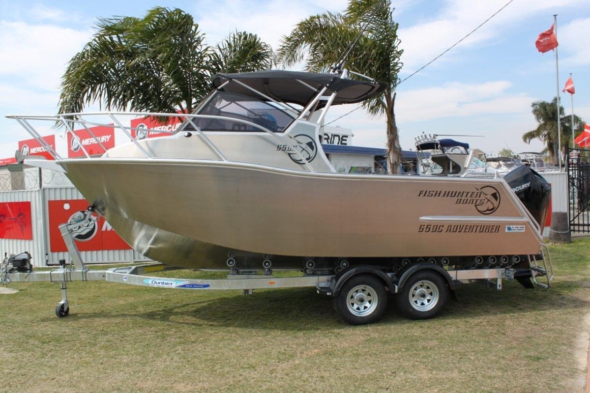 FISH HUNTER 650 ADVENTURER RUNABOUT