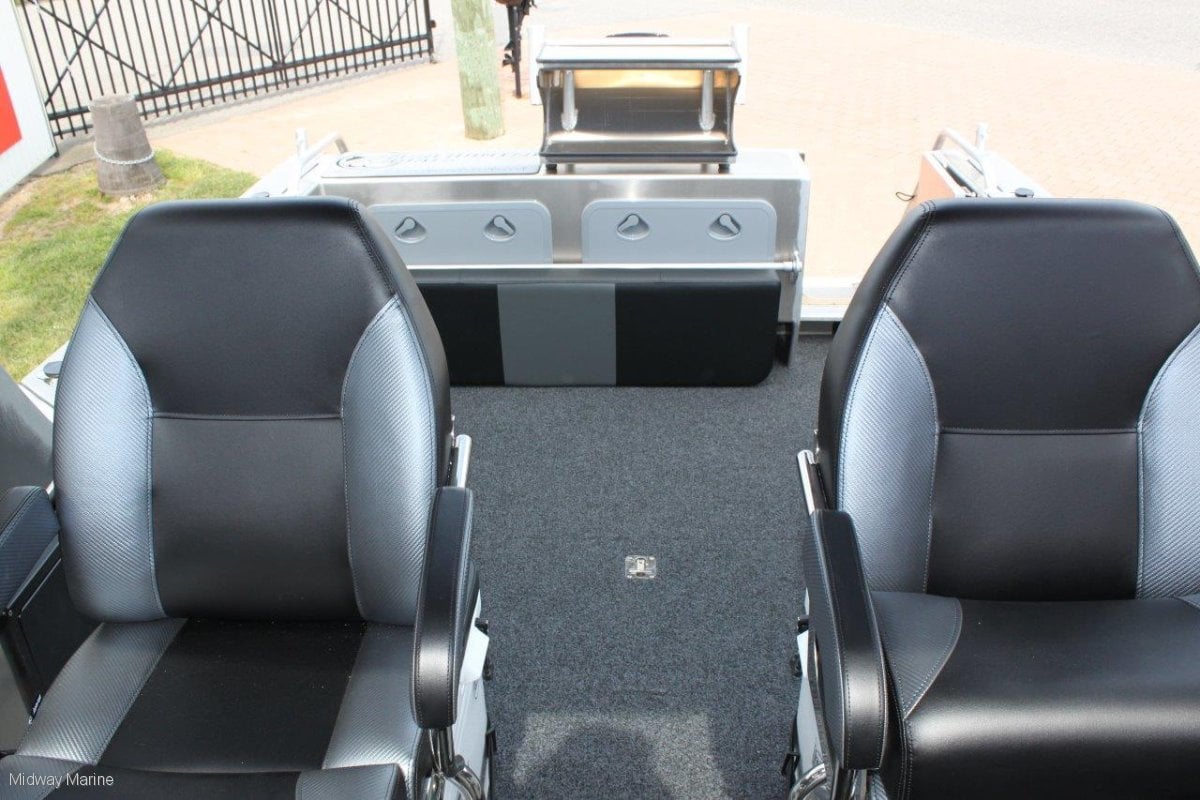 FISH HUNTER 650 ADVENTURER RUNABOUT