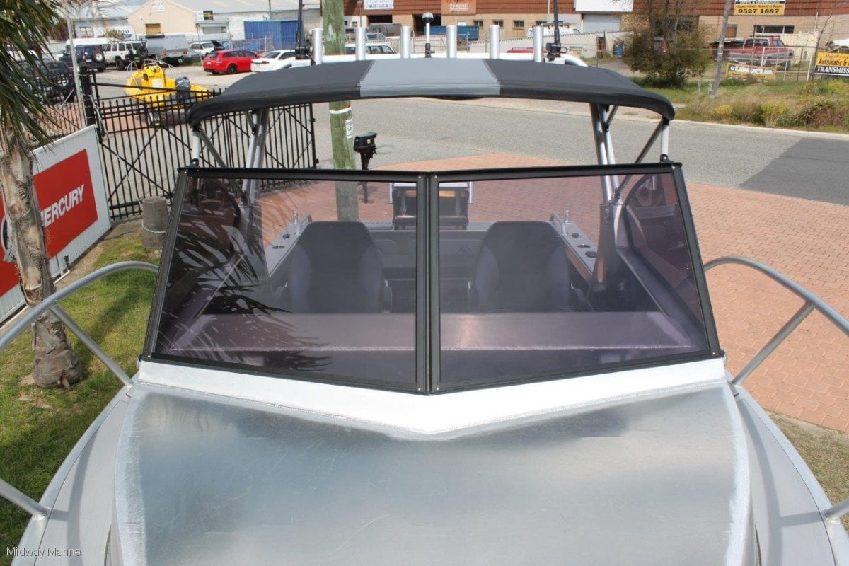 FISH HUNTER 650 ADVENTURER RUNABOUT