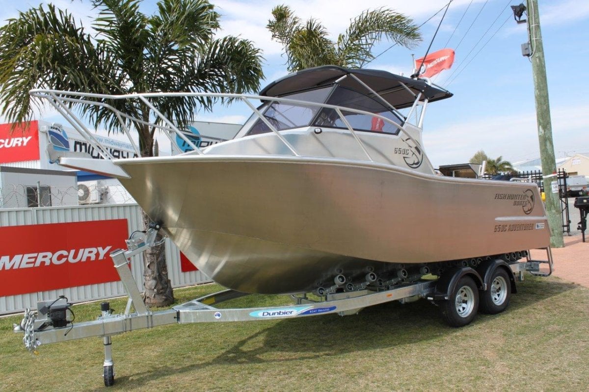 FISH HUNTER 650 ADVENTURER RUNABOUT