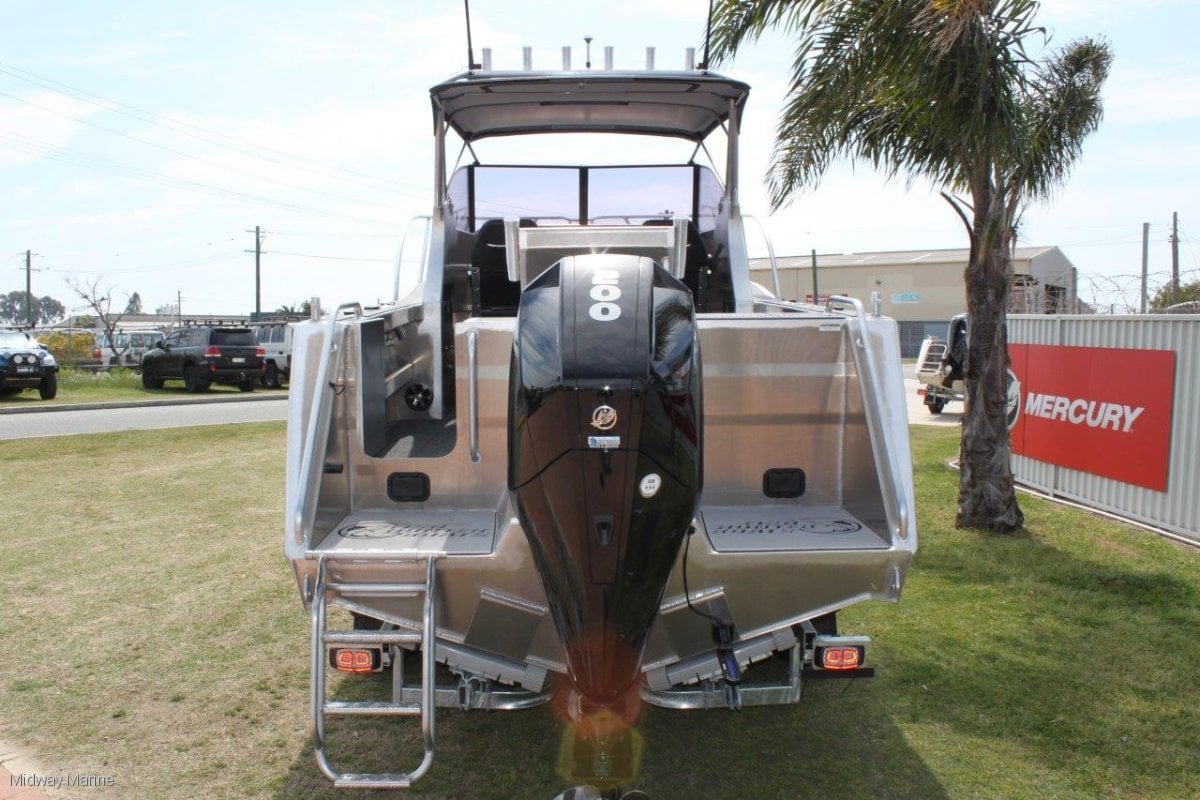 FISH HUNTER 650 ADVENTURER RUNABOUT