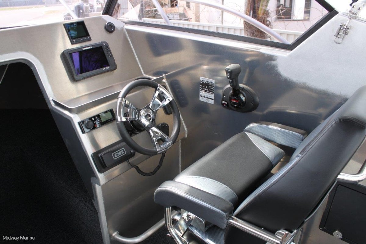 FISH HUNTER 650 ADVENTURER RUNABOUT