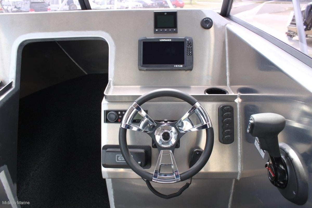 FISH HUNTER 650 ADVENTURER RUNABOUT