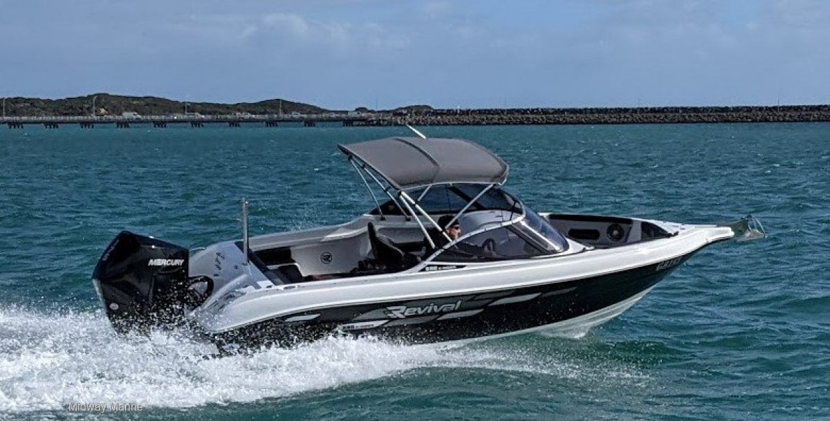 REVIVAL 590 X-RIDER BOWRIDER