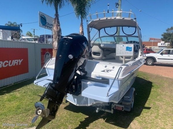 REVIVAL 530 OFFSHORE CUDDY