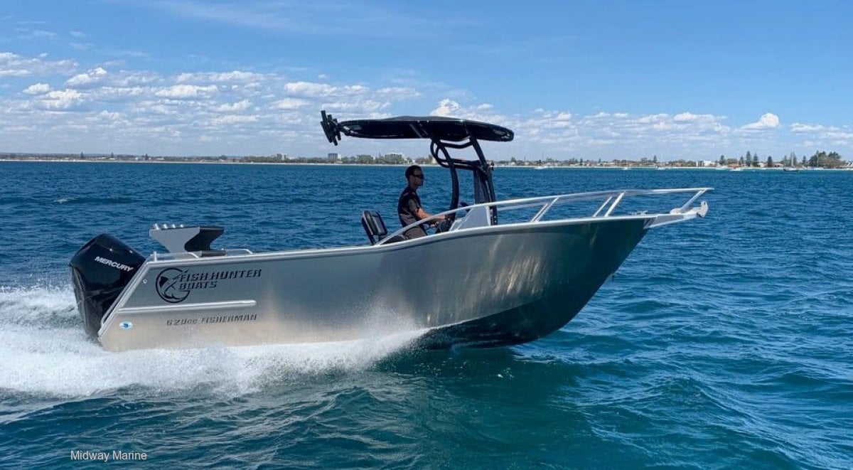 FISH HUNTER 620 ADVENTURER RUNABOUT