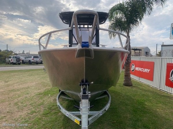 FISH HUNTER 620 ADVENTURER RUNABOUT