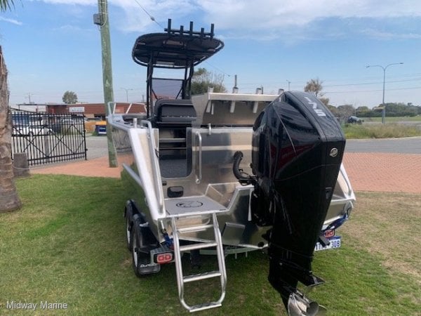 FISH HUNTER 620 ADVENTURER RUNABOUT