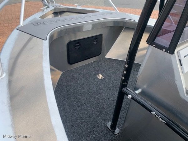 FISH HUNTER 620 ADVENTURER RUNABOUT