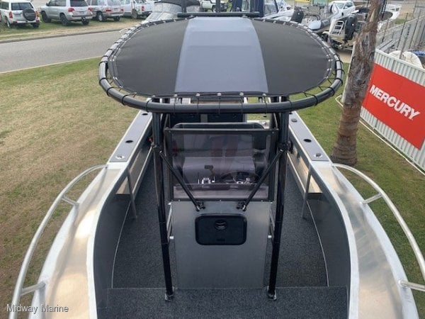 FISH HUNTER 620 ADVENTURER RUNABOUT