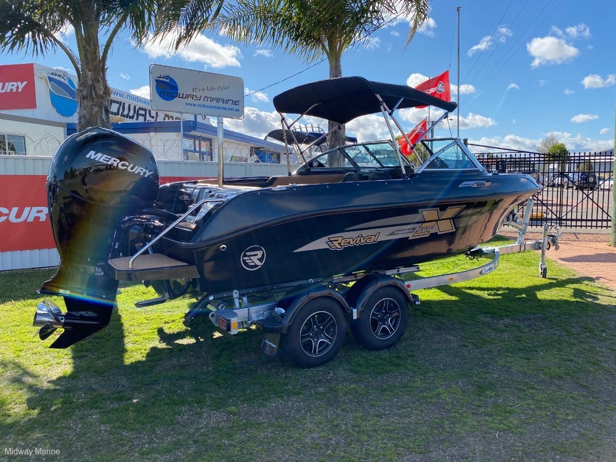 REVIVAL 560 X-RIDER BOWRIDER
