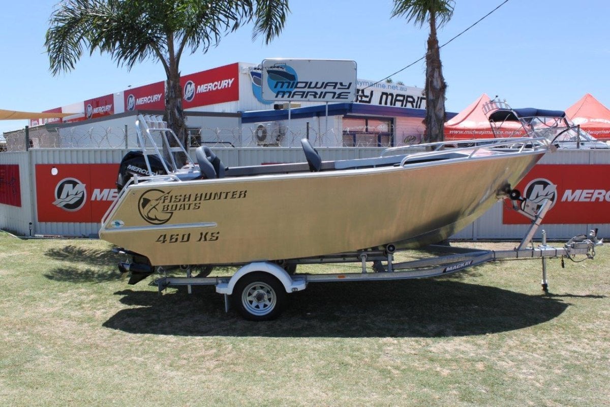 FISH HUNTER 460 XS RUNABOUT