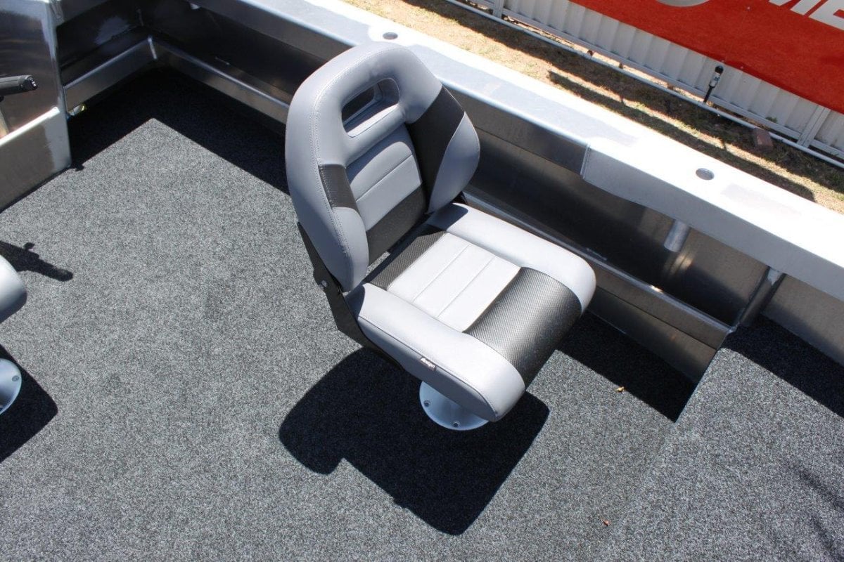 FISH HUNTER 460 XS RUNABOUT
