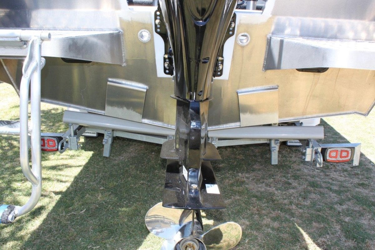 FISH HUNTER 460 XS RUNABOUT
