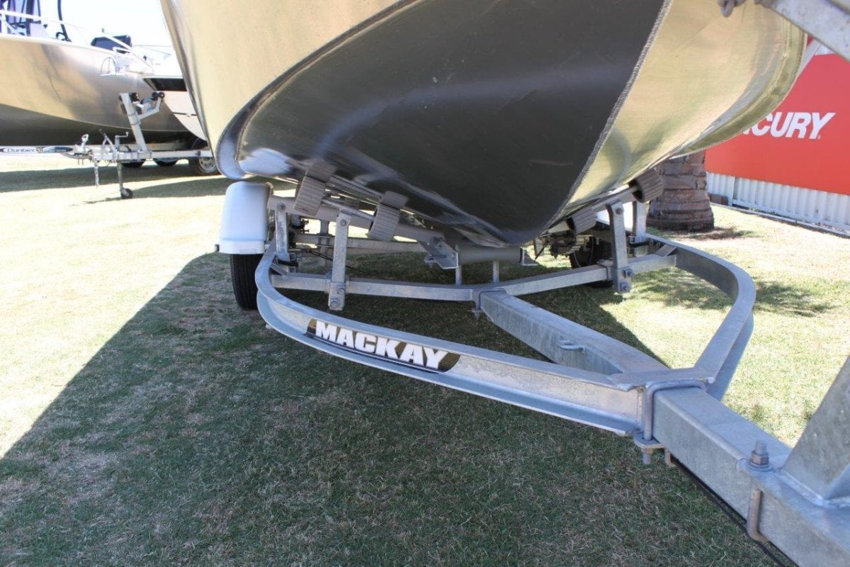 FISH HUNTER 460 XS RUNABOUT