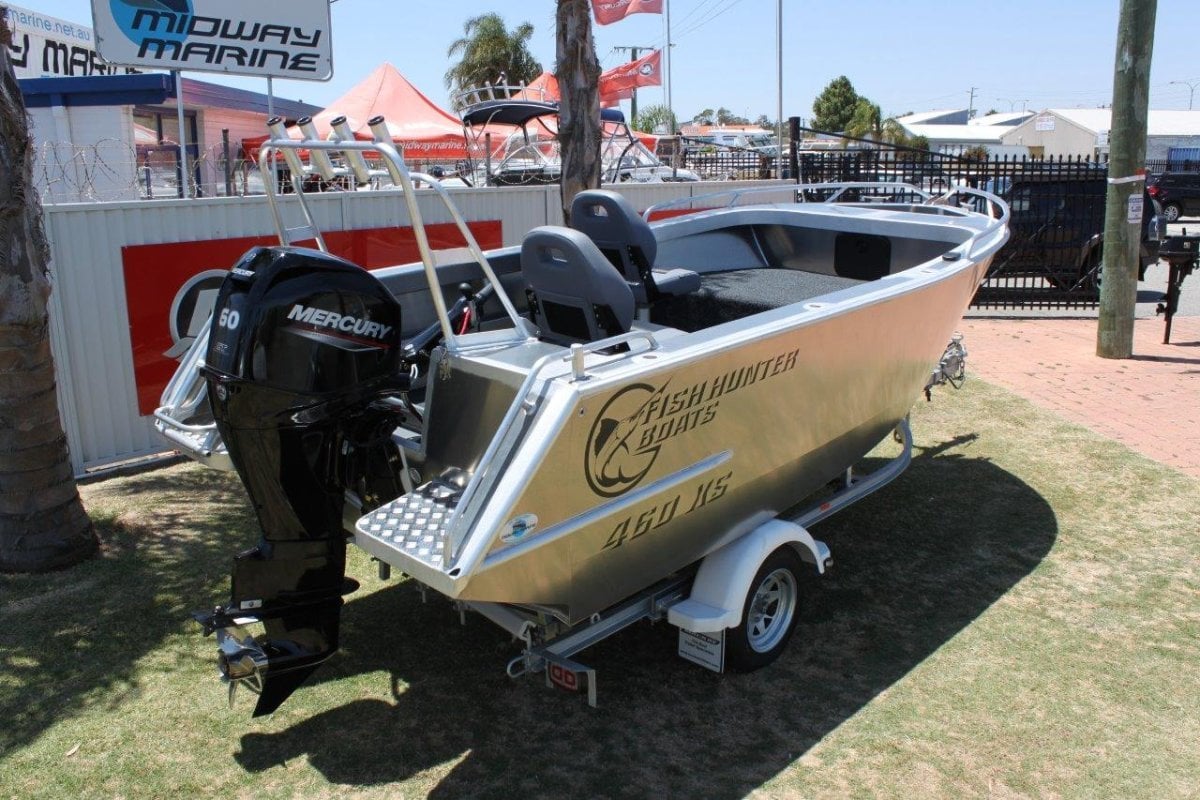 FISH HUNTER 460 XS RUNABOUT