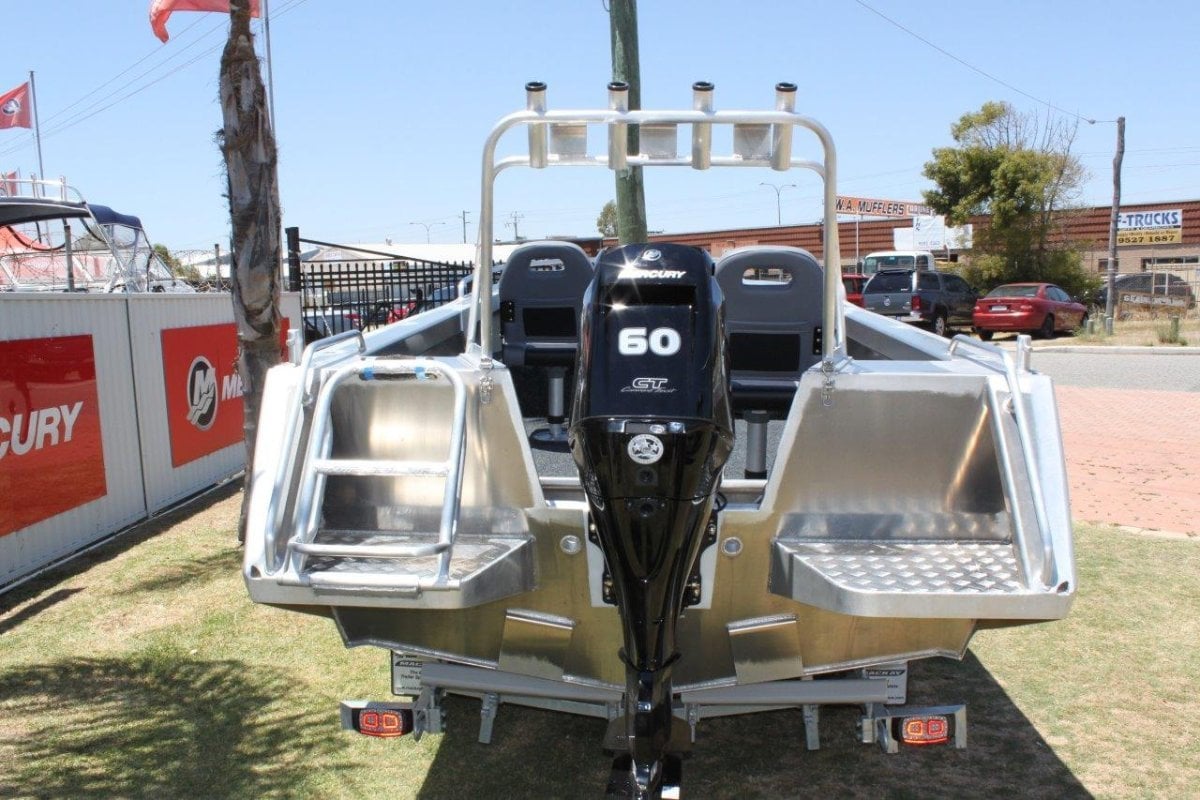 FISH HUNTER 460 XS RUNABOUT