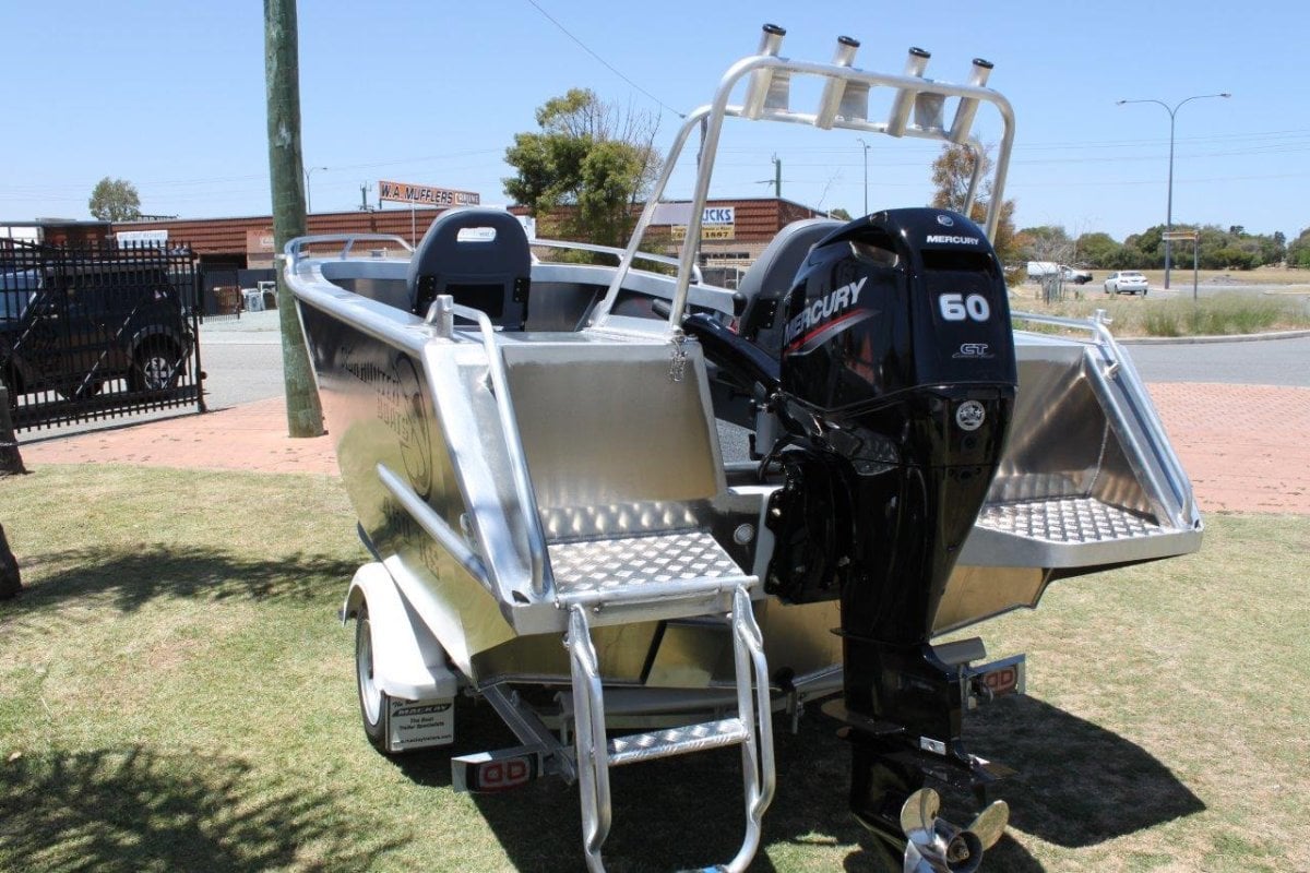 FISH HUNTER 460 XS RUNABOUT