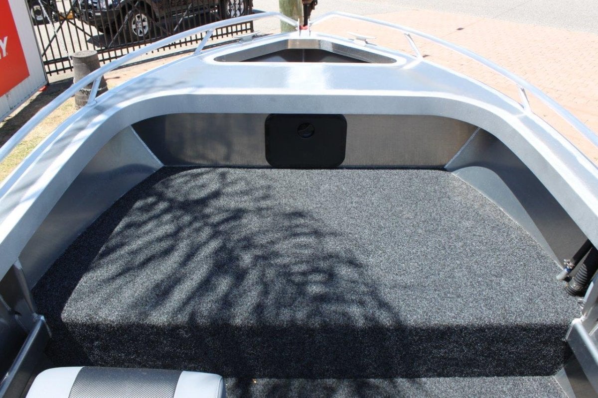 FISH HUNTER 460 XS RUNABOUT