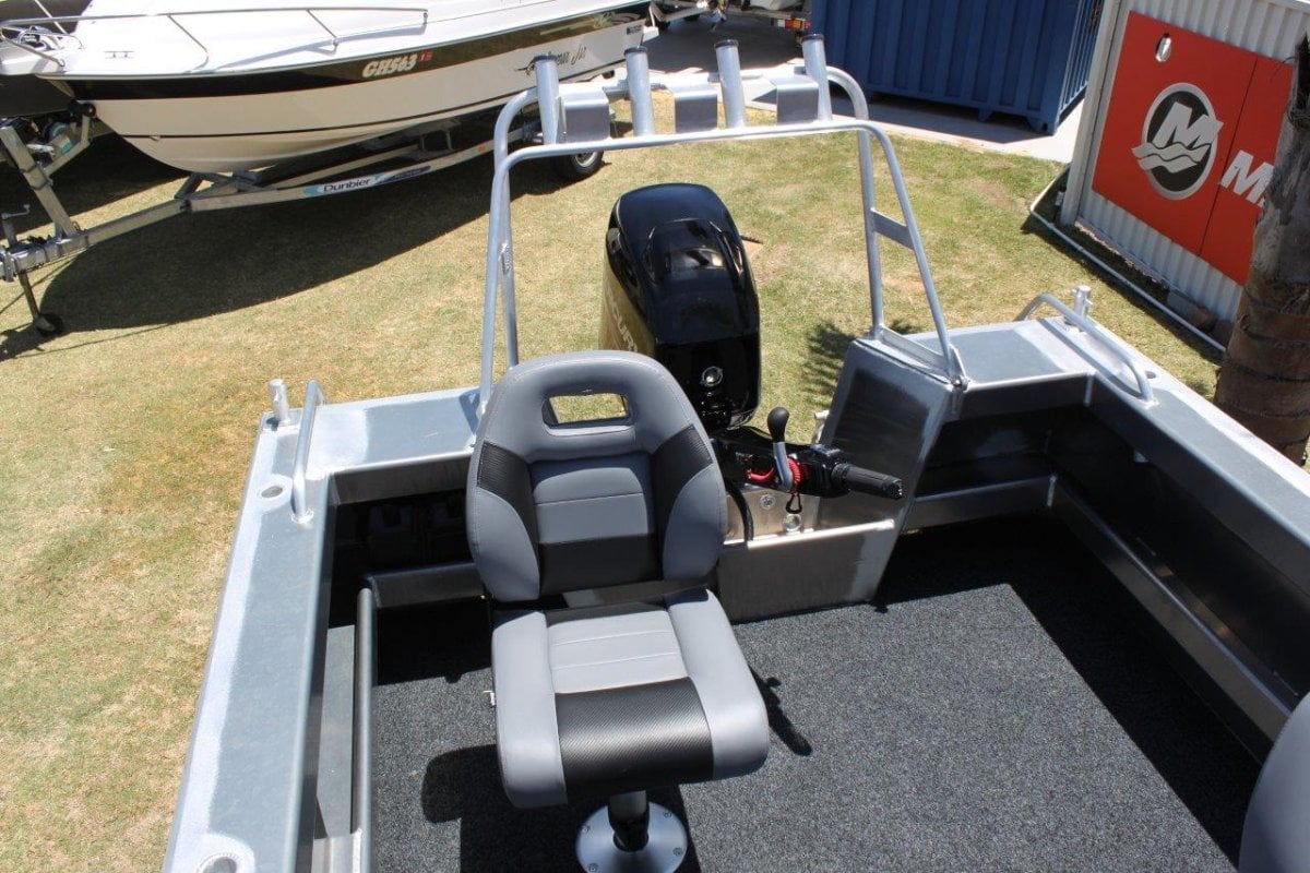 FISH HUNTER 460 XS RUNABOUT