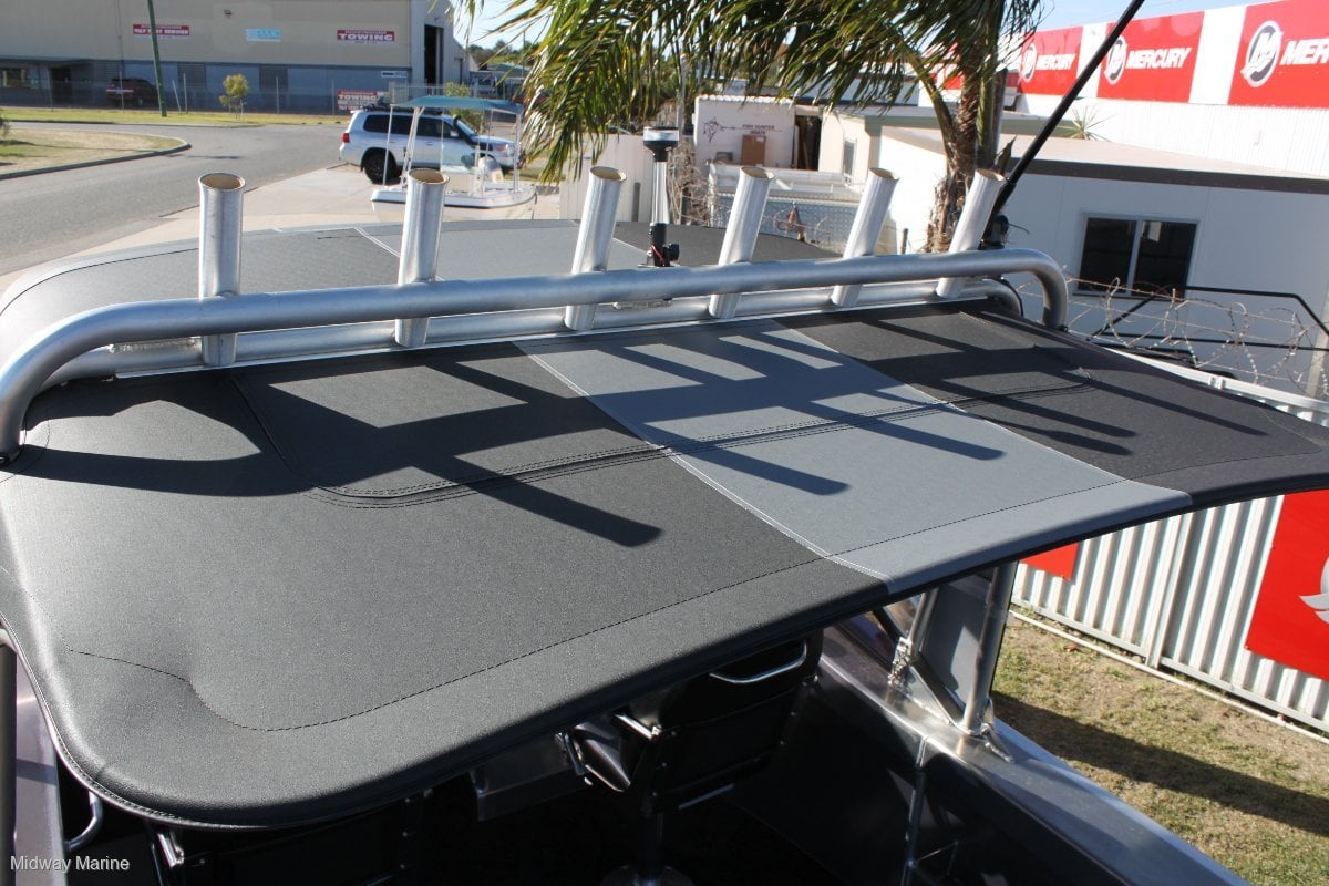 FISH HUNTER 620 ADVENTURER RUNABOUT