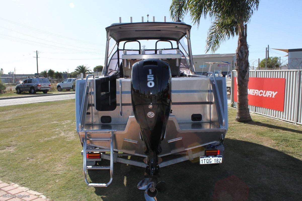 FISH HUNTER 620 ADVENTURER RUNABOUT