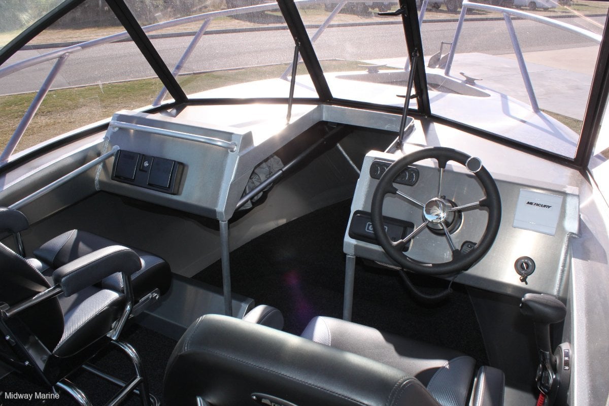 FISH HUNTER 620 ADVENTURER RUNABOUT