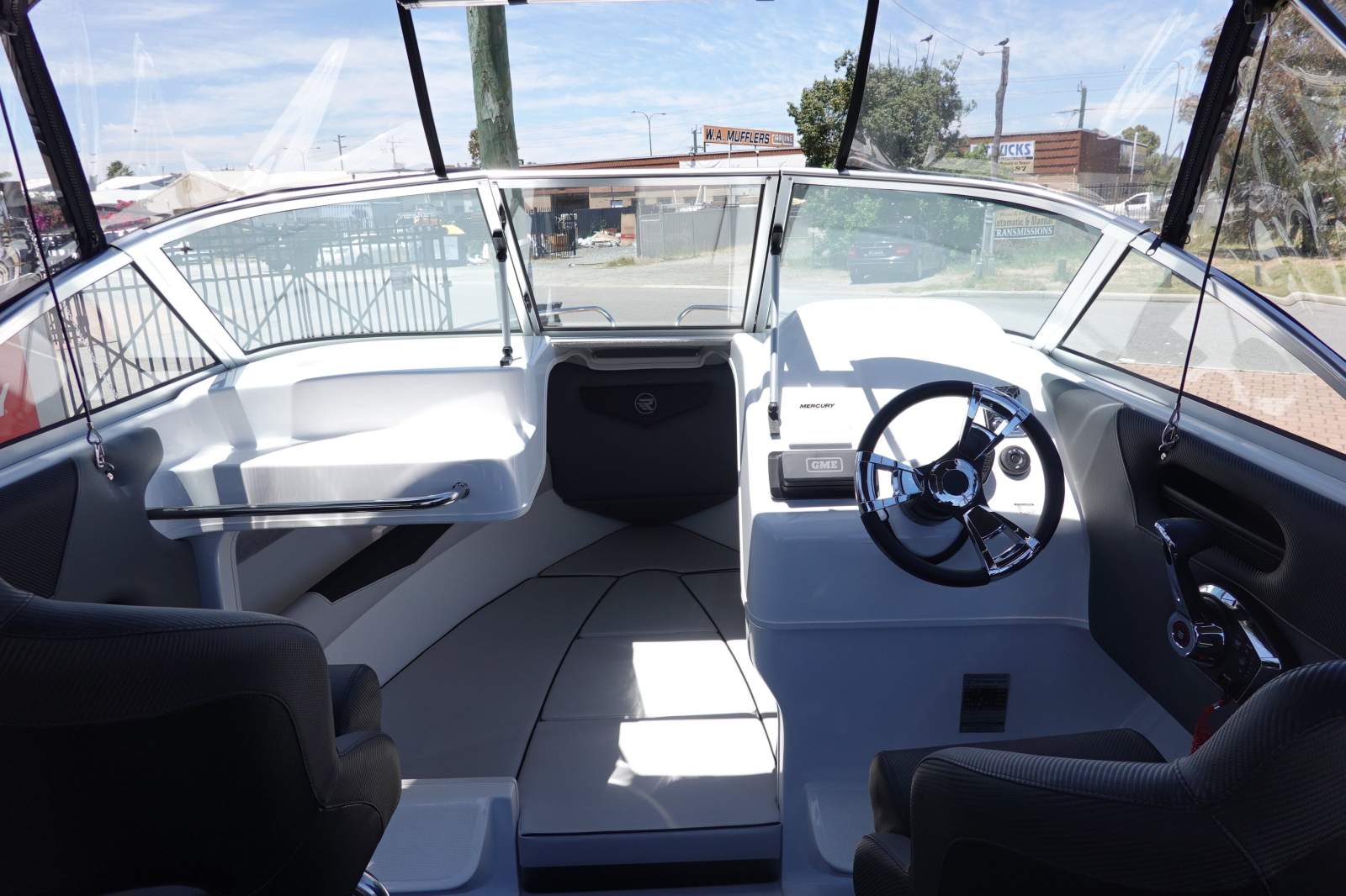 REVIVAL 580 OFFSHORE CUDDY