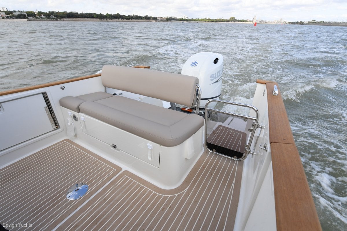 RHEA OPEN CENTRE CONSOLE