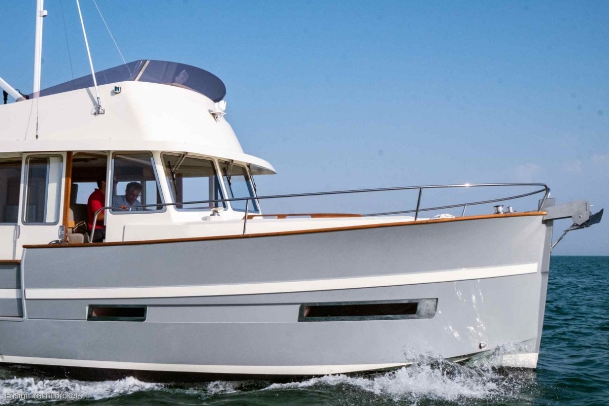 RHEA TRAWLER 34 FLYBRIDGE