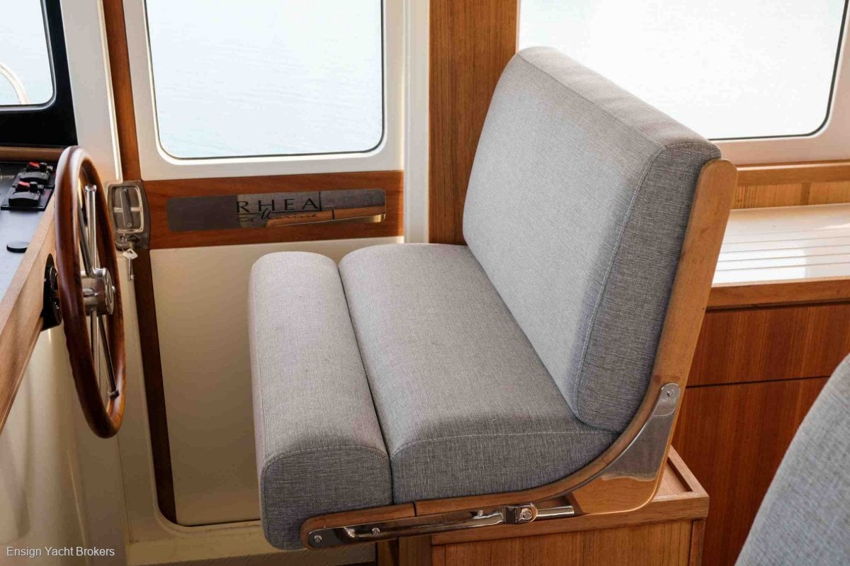 RHEA TRAWLER 34 FLYBRIDGE