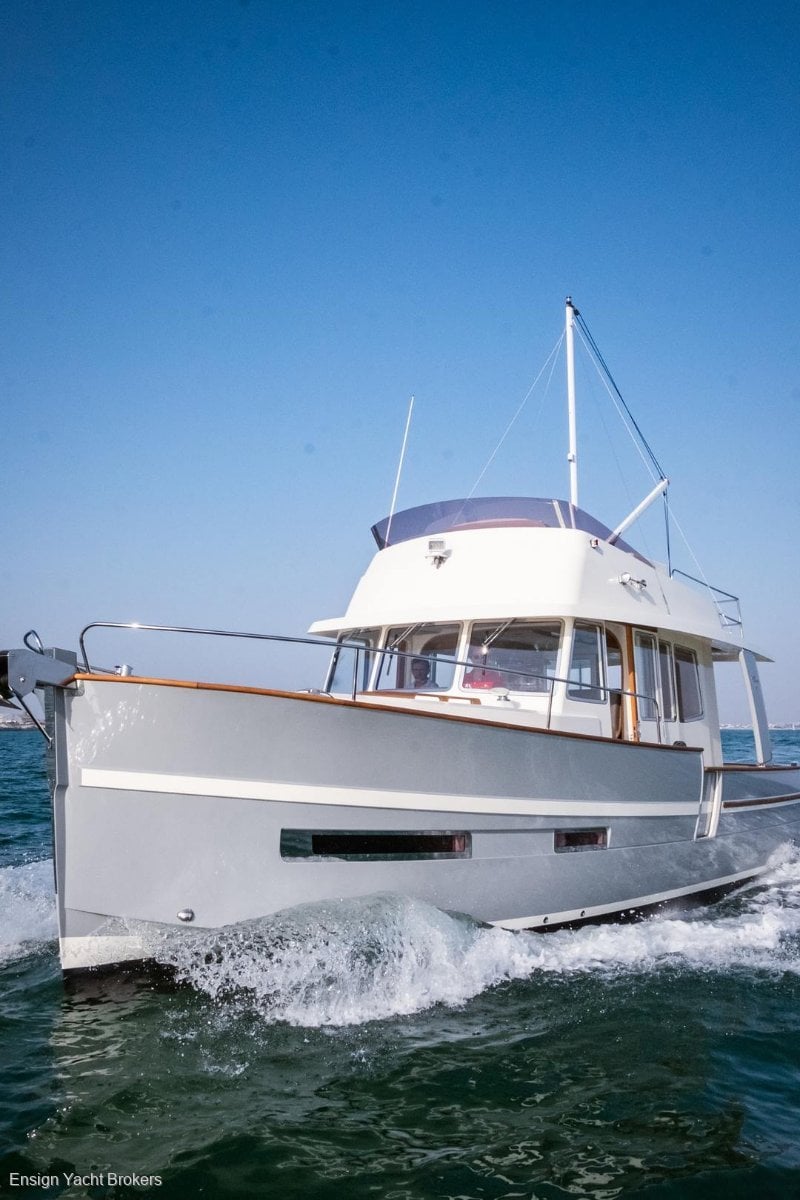 RHEA TRAWLER 34 FLYBRIDGE