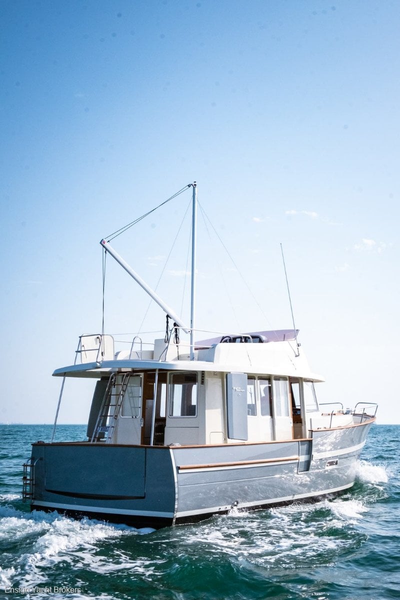 RHEA TRAWLER 34 FLYBRIDGE