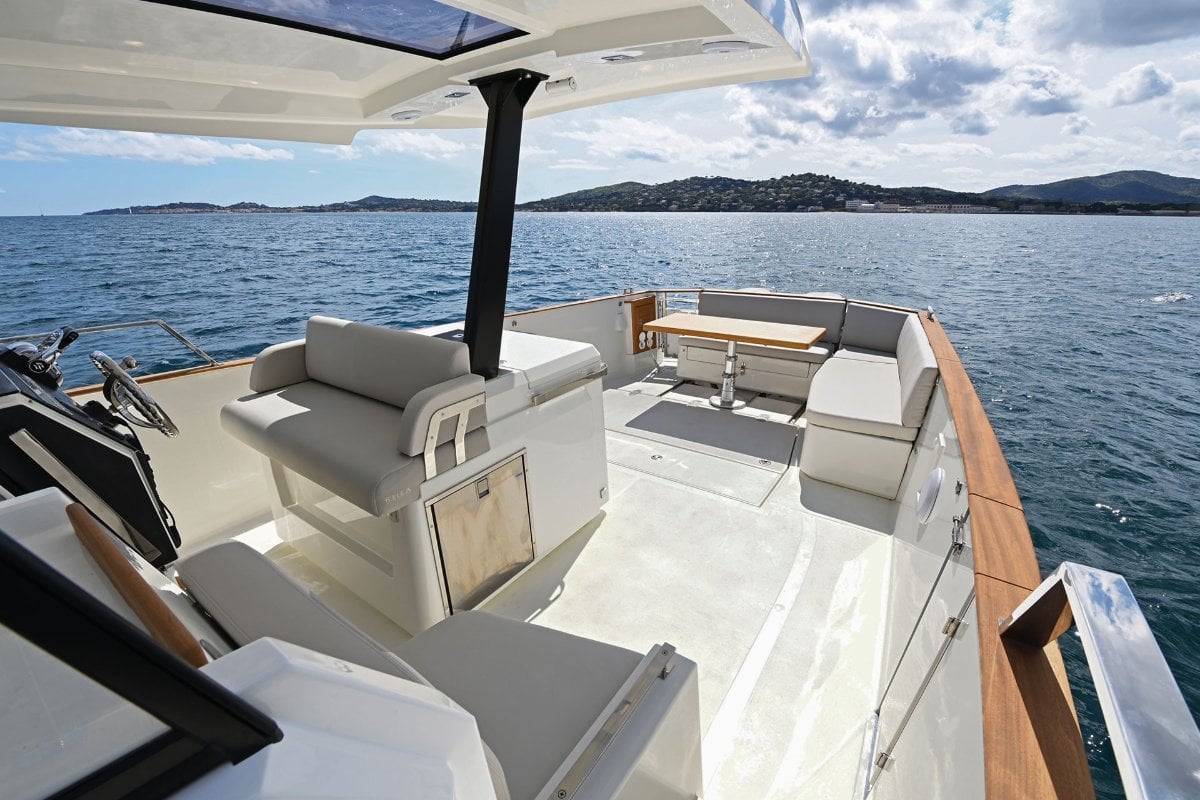 RHEA 32 OPEN CRUISER