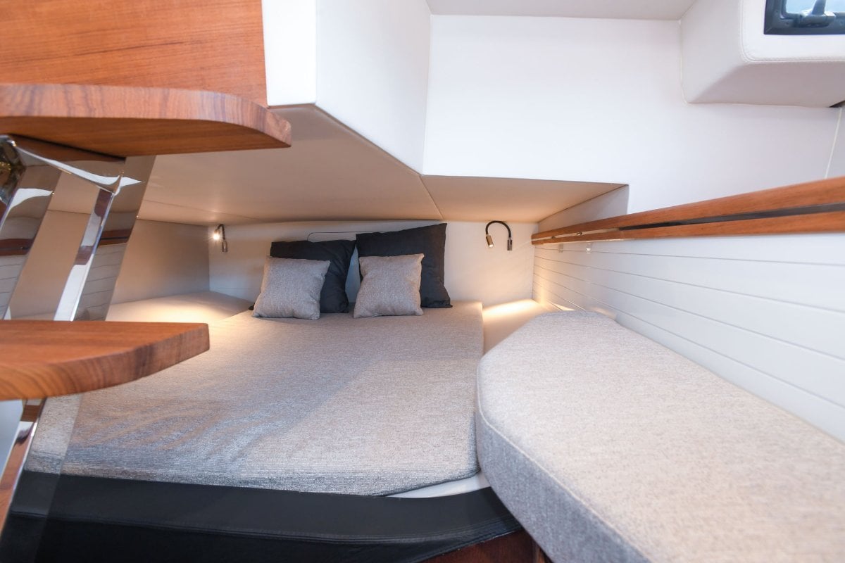 RHEA 32 OPEN CRUISER