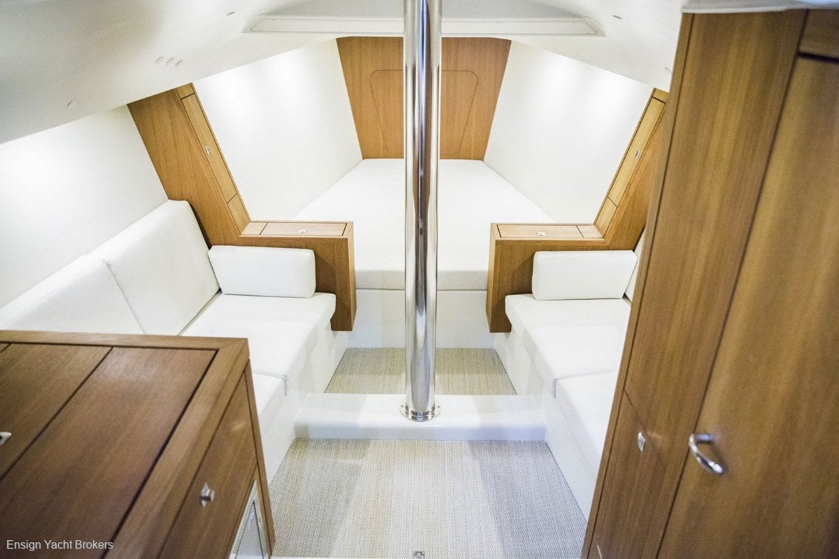 TOFINOU 12 YACHT