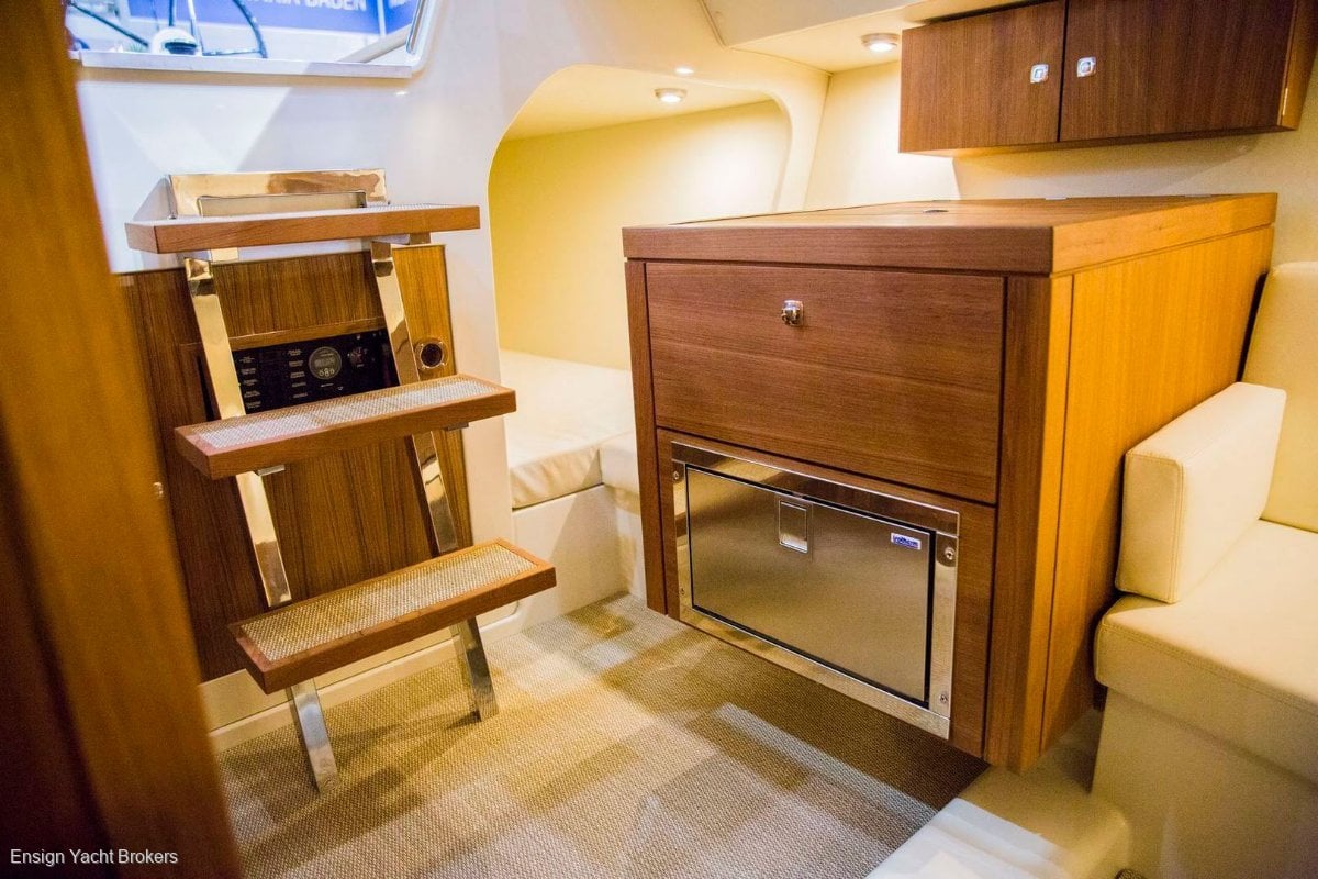 TOFINOU 12 YACHT