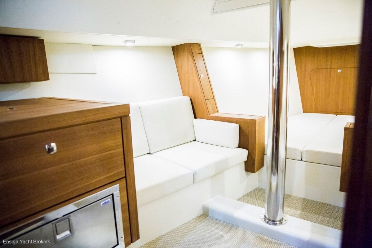 TOFINOU 12 YACHT