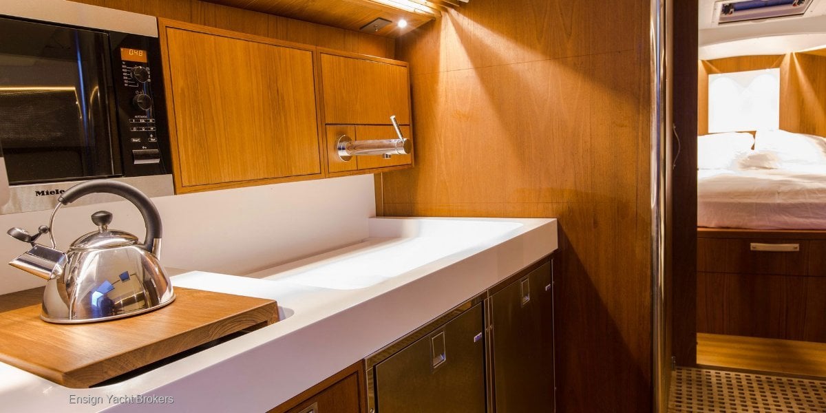 TOFINOU 16 YACHT