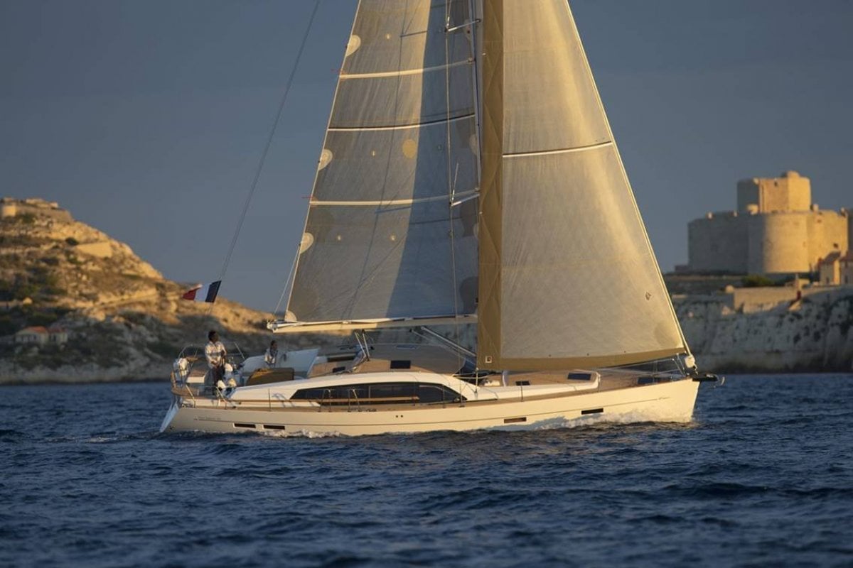 WAUQUIEZ PILOT SALOON 48 YACHT