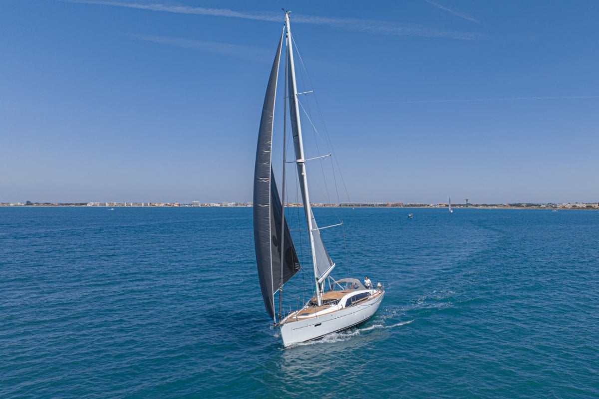 WAUQUIEZ PILOT SALOON 48 YACHT