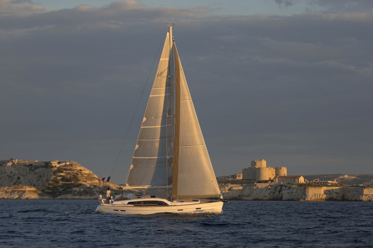 WAUQUIEZ PILOT SALOON 48 YACHT