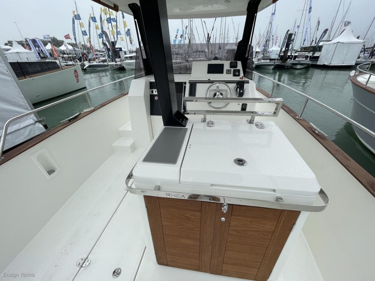 RHEA 29 HB OPEN CRUISER