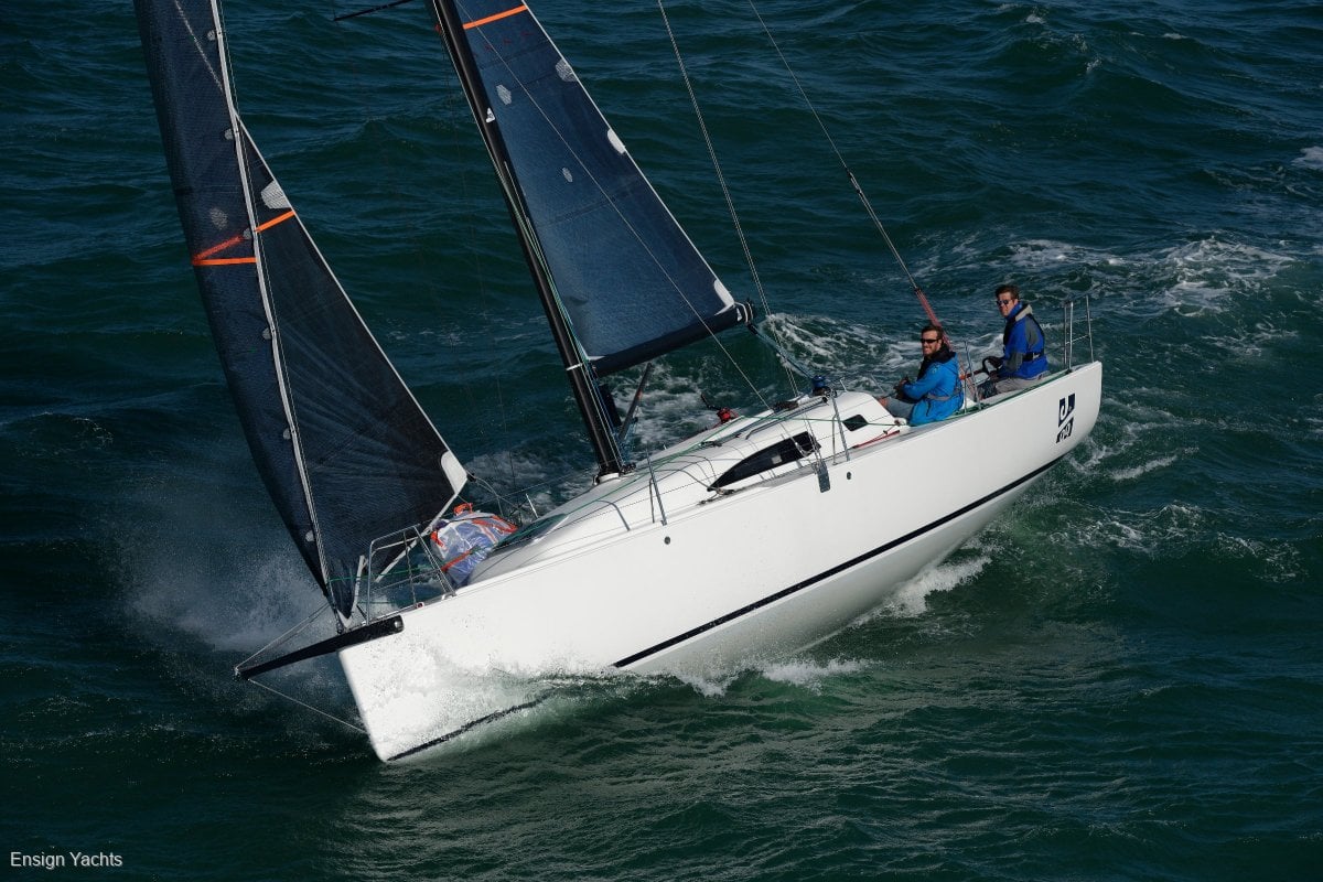 J BOATS J/99 YACHT