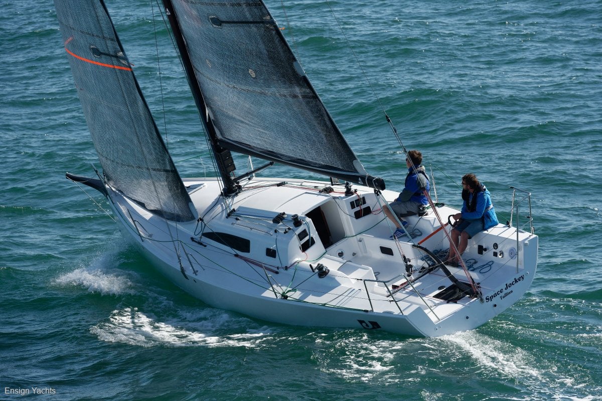J BOATS J/99 YACHT